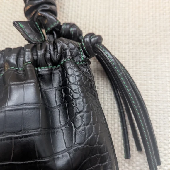 HVISK Arcadia Vegan Leather Bag With Black Croc Design - Picture 6 of 11
